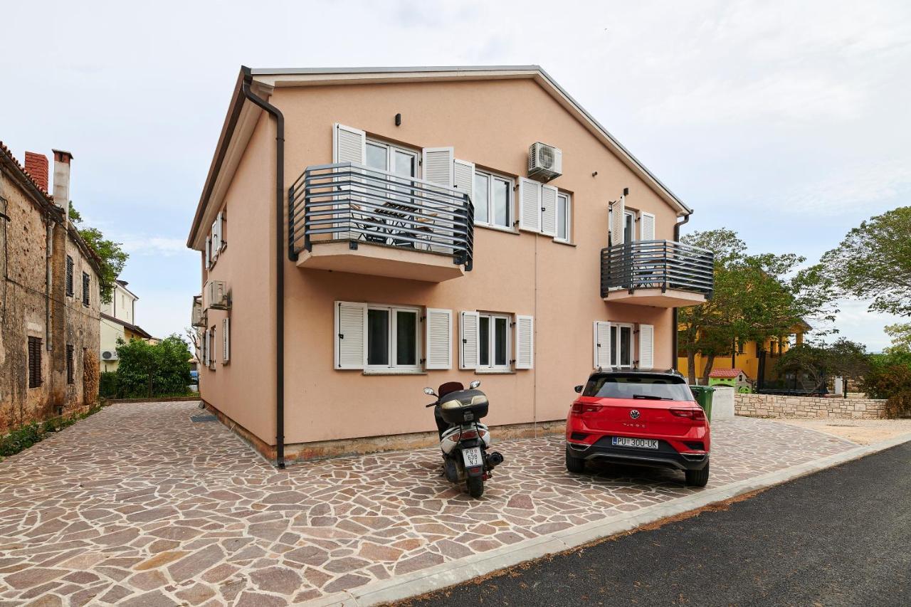Villa Dvori Basanija Exterior photo